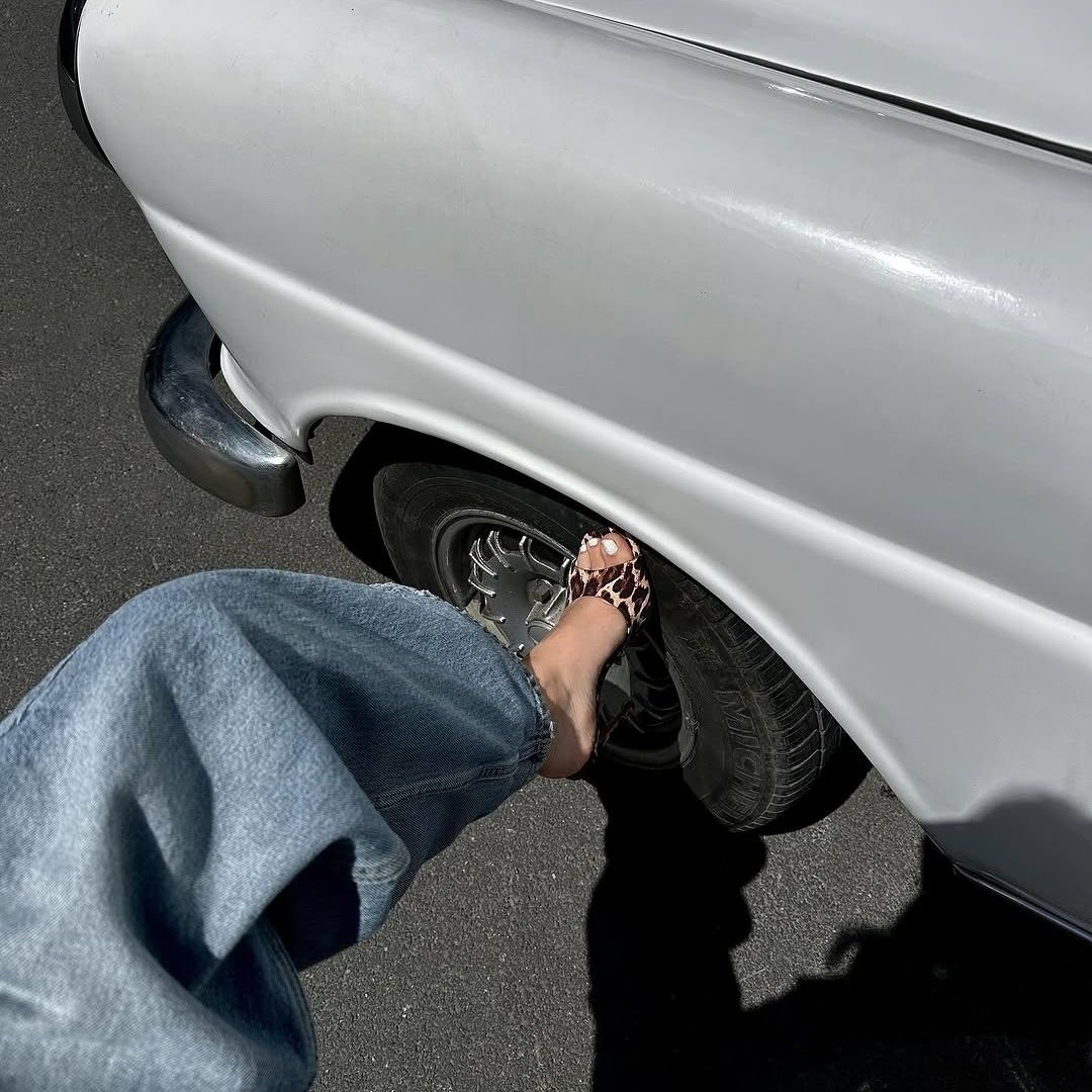 Kışın Pantolon Altına Sandalet Giyilir mi?